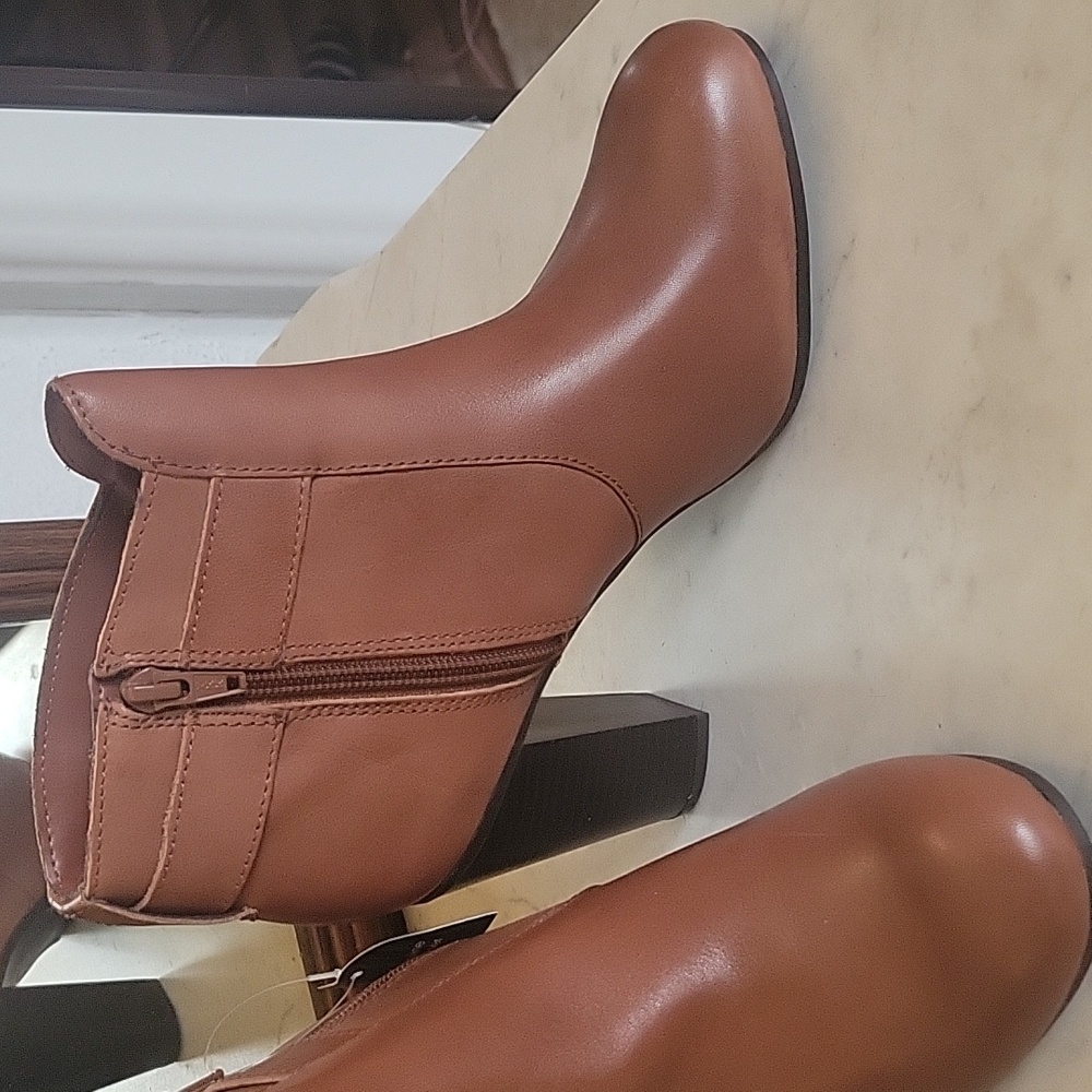 LIZ CLAIBORNE Caramel Leather Zip Ankle Booties 9M NWT - Picture 4 of 12